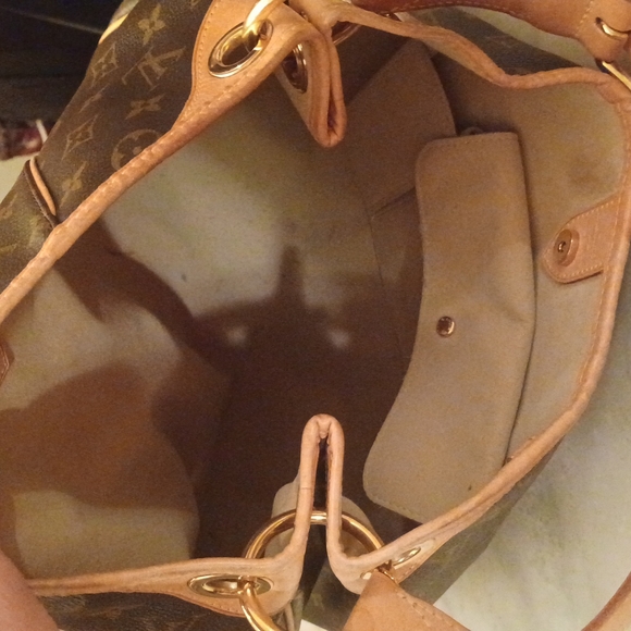 Louis Vuitton Galleria - Picture 10 of 10